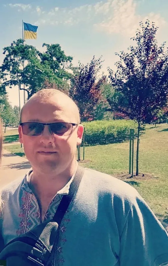 м