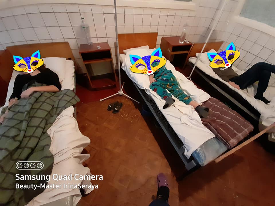 Отравившиеся конфетами дети часами ждали помощи в больнице