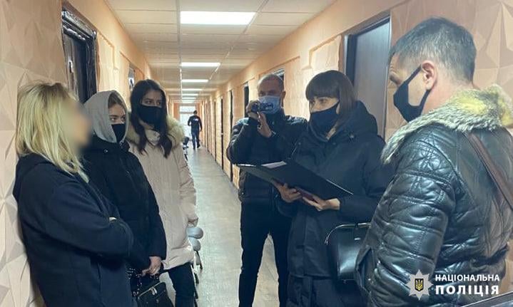 В Каменском следователь и адвокат погорели на крупной взятке