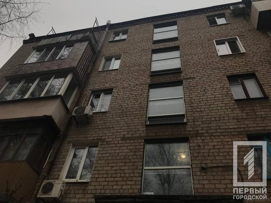 Из горящей многоэтажки пожарные спасли двух криворожан