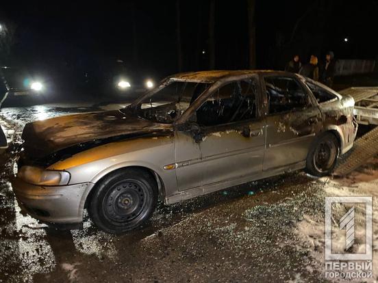 В Кривом Роге во время движения загорелся автомобиль такси