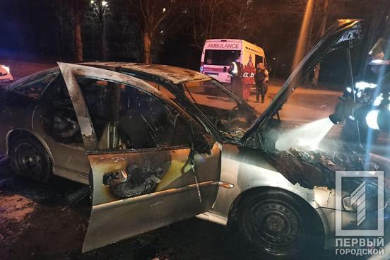 В Кривом Роге во время движения загорелся автомобиль такси