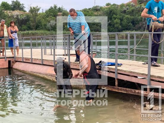 В Кривом Роге из карьера выловили тело пожилого мужчины