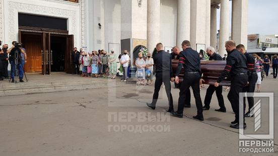 В Кривом Роге прощаются с погибшим мэром Павловым