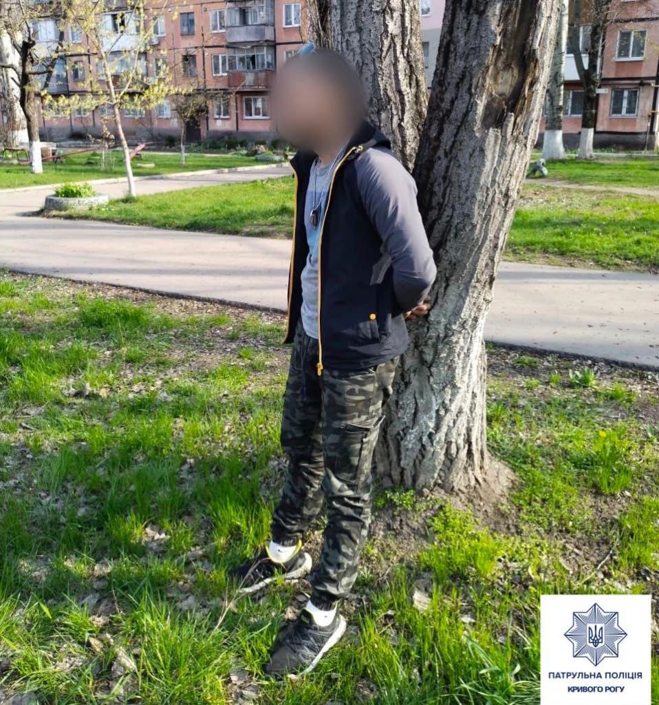 В Кривом Роге вооруженный мужчина угрожал расправой прохожему