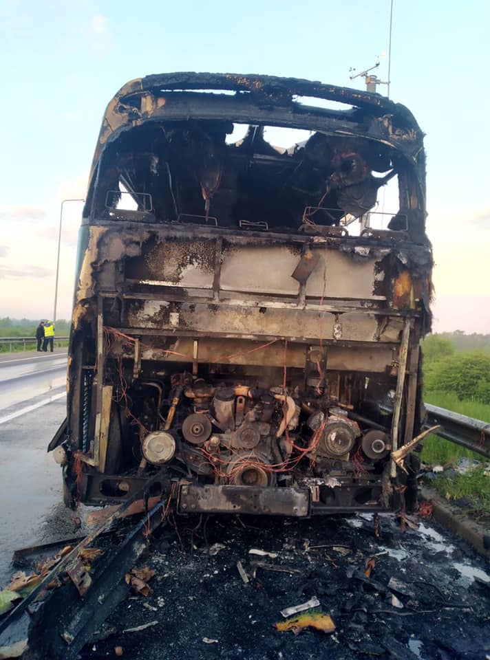 На Львовщине на ходу загорелся рейсовый автобус с пассажирами внутри