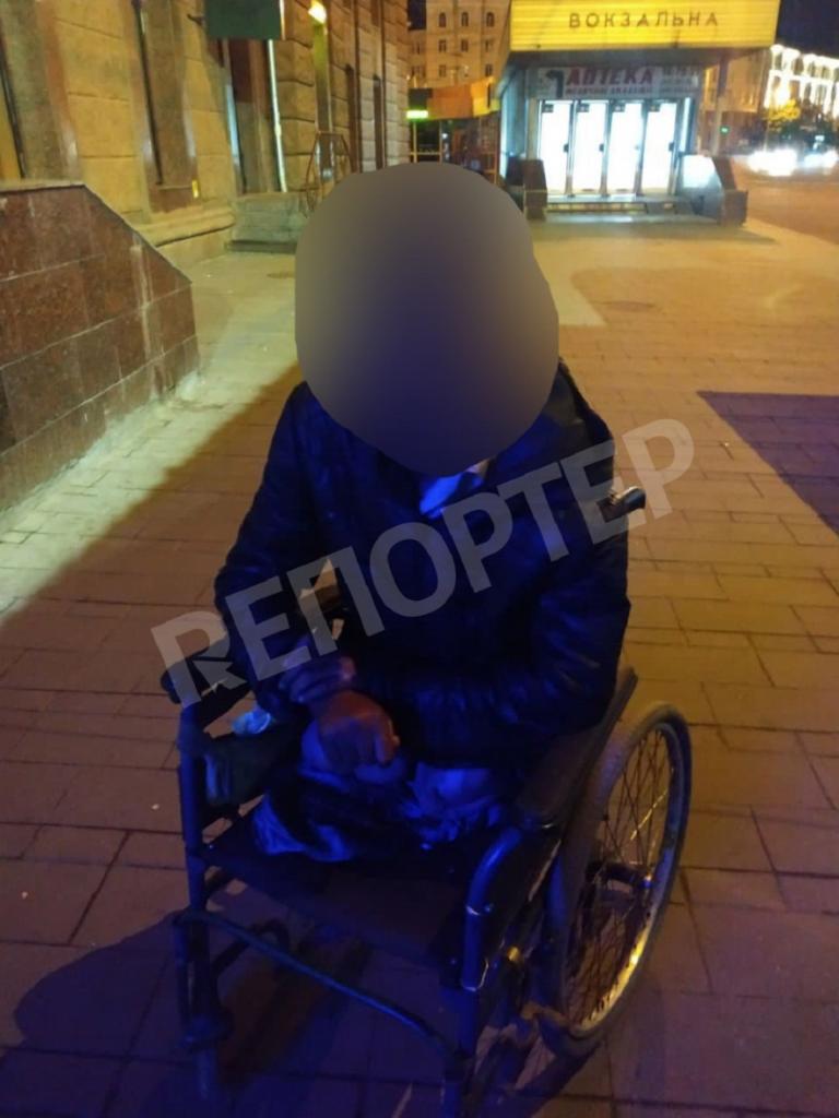Пострадавший мужчина с инвалидностью
