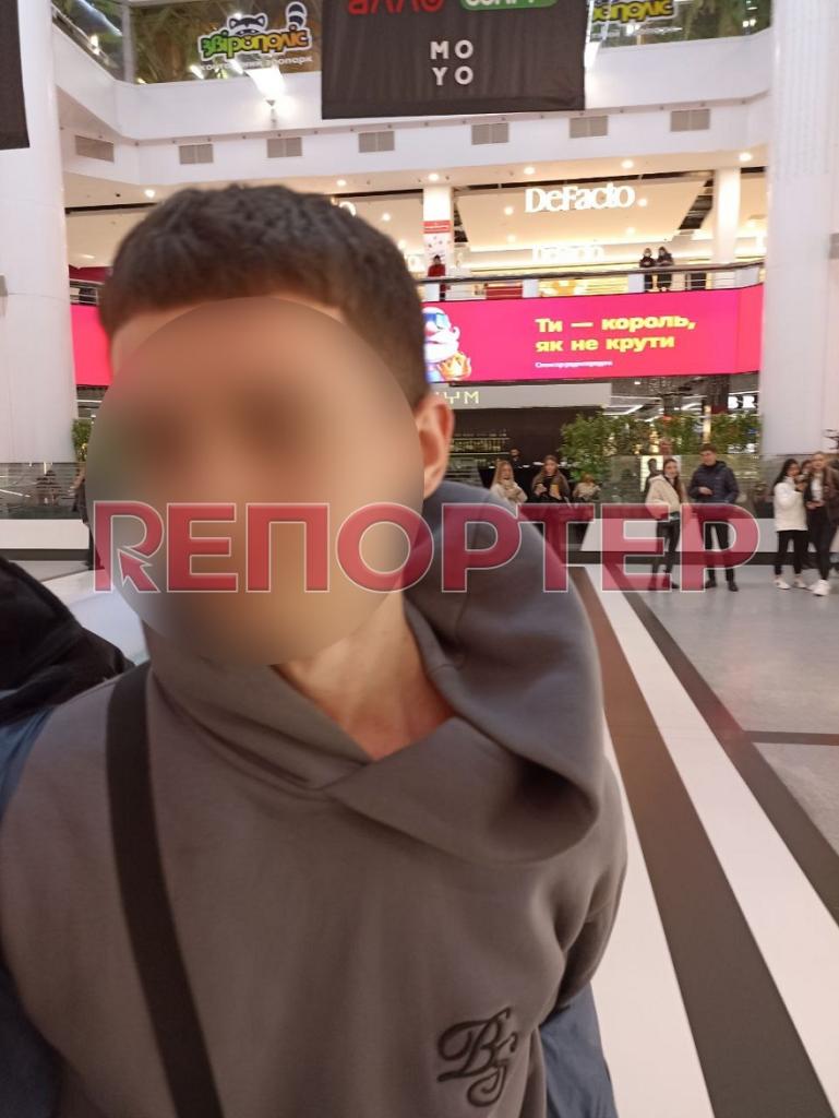 Пранк не удался: в Днепре в ТЦ 18-летний парень предлагал посетителям наркотики