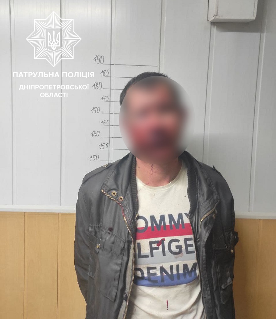 Находился в розыске СБУ: в супермаркете Днепра задержали агрессивного мужчину