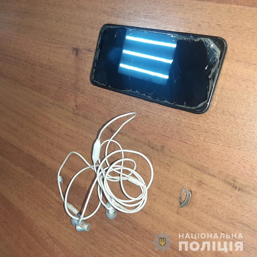 Рецидивист ограбил школьницу