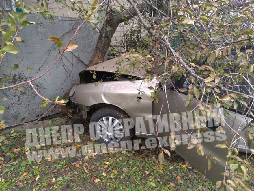 Врезался в забор