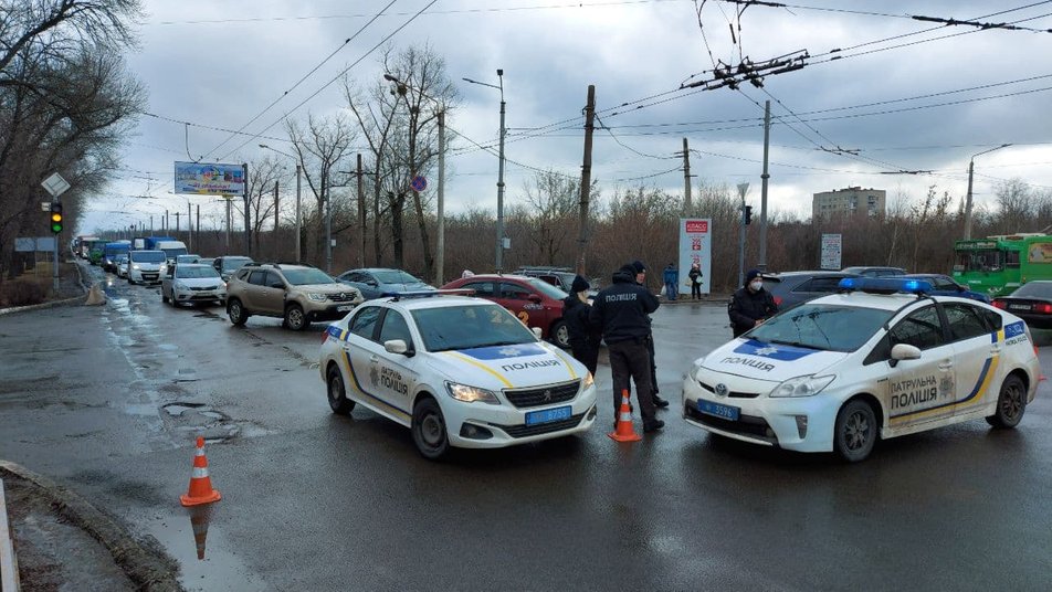 В Харькове работники завода перекрыли дорогу в знак протеста