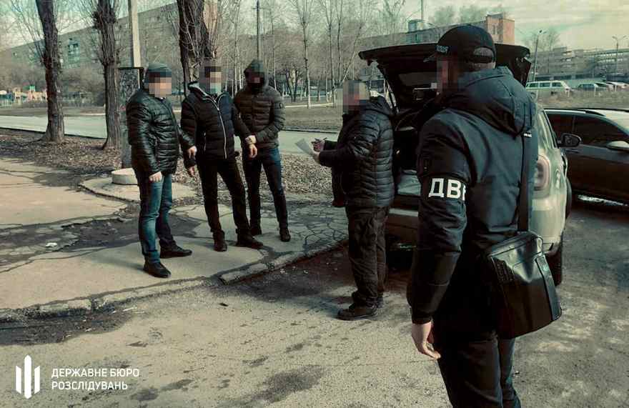 В Кривом Роге полицейского поймали на взятке в 5 тысяч долларов