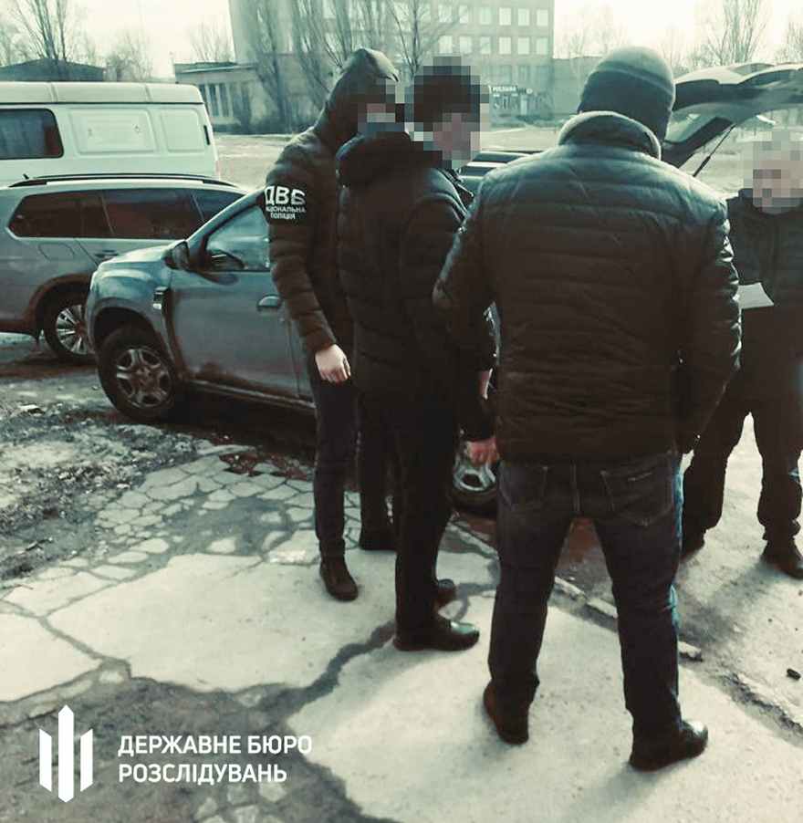 В Кривом Роге полицейского поймали на взятке в 5 тысяч долларов