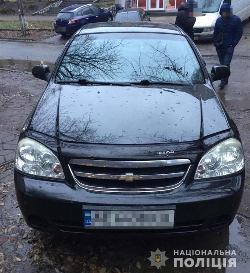 В Днепре 23-летнюю девушку затащили в гараж и изнасиловали