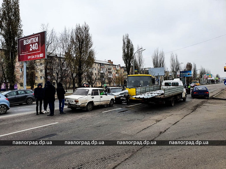 Маршрутка протаранила 4 авто