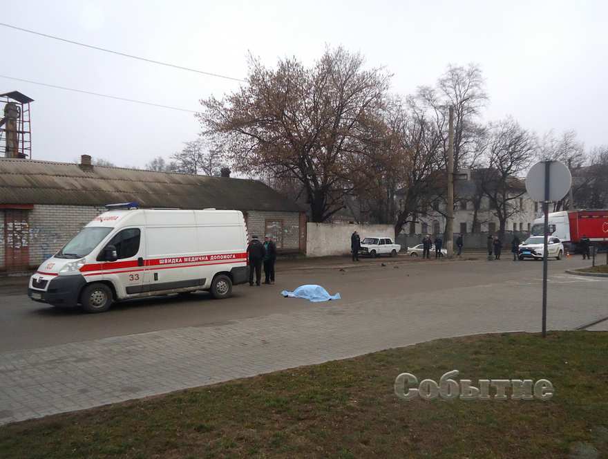 В Каменском авто на скорости сбило женщину