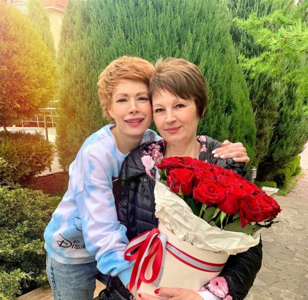 Елена-Кристина Лебедь показала себя без макияжа и волос