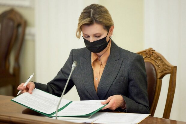 Елена Зеленская показала безупречный деловой образ