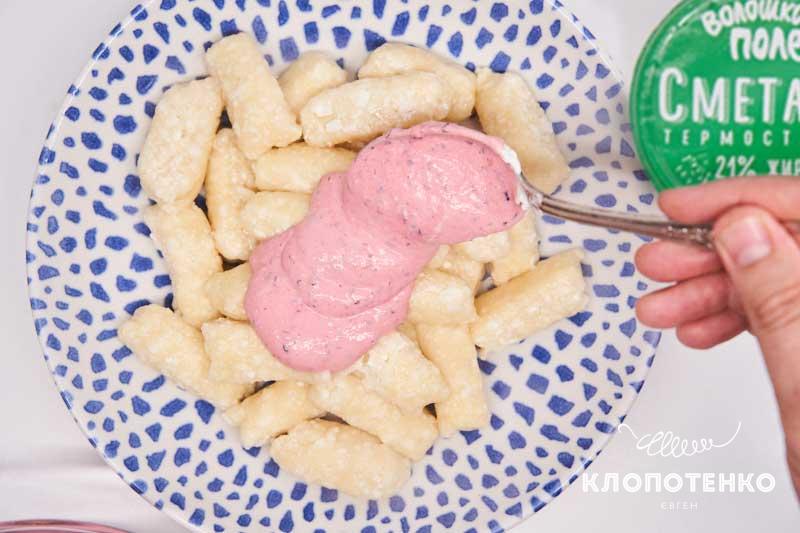 Вкусные ленивые вареники с невероятным соусом: рецепт от шеф-повара