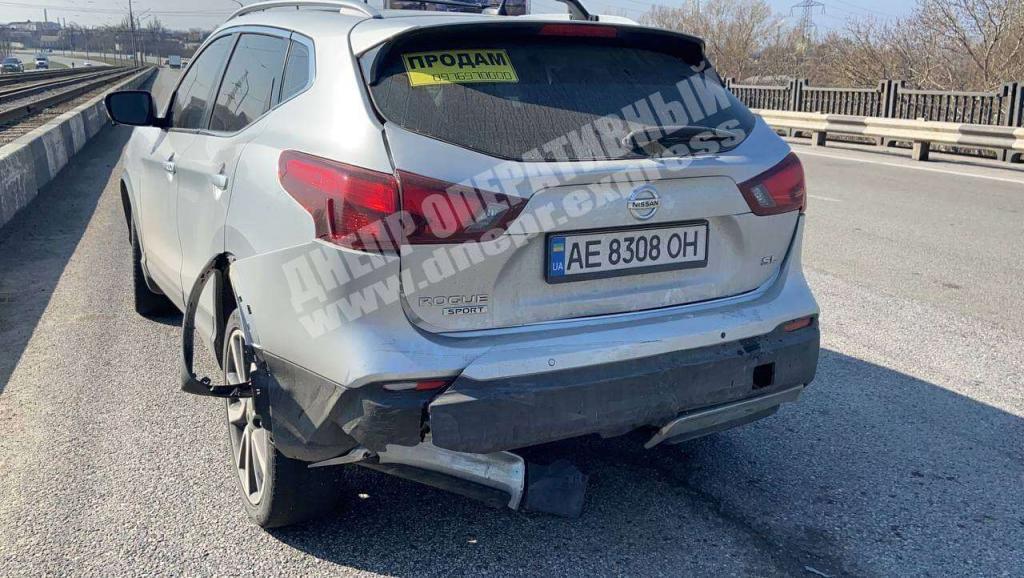 В Днепре на Кайдакском мосту произошло ДТП с участием легковушек