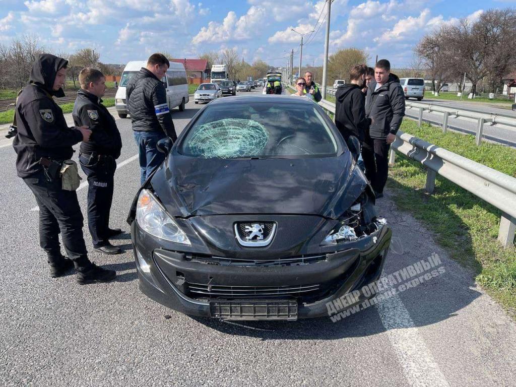 Под Днепром авто сбило двух детей на "зебре"