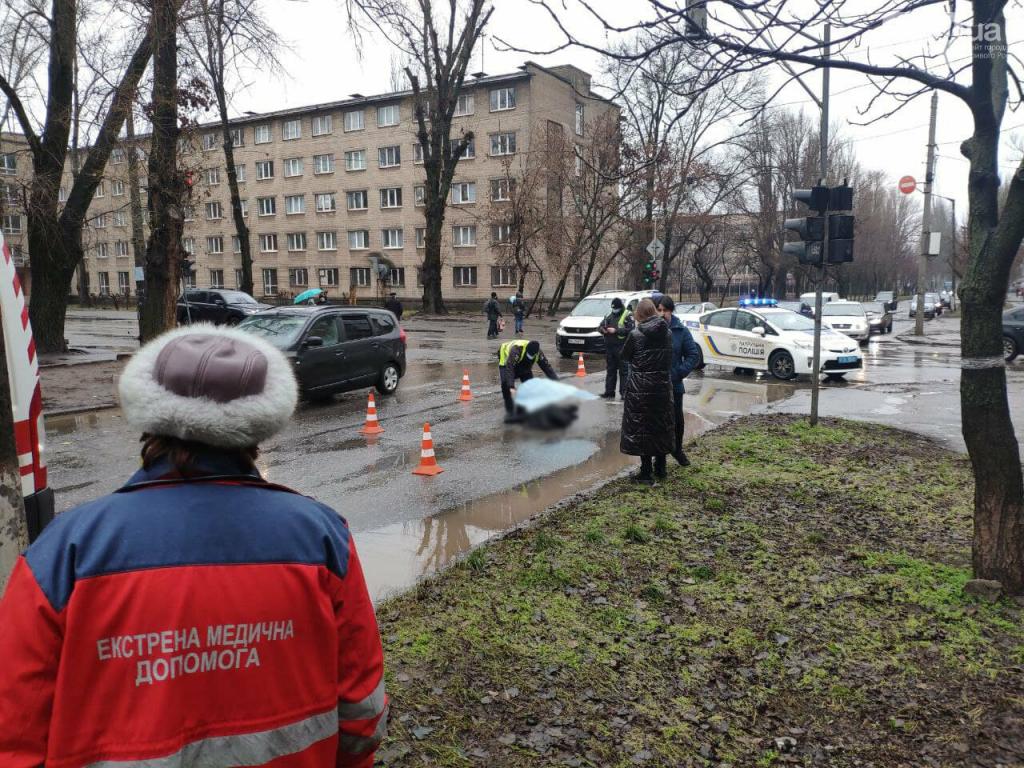 Автомобиль насмерть сбил криворожанку на "зебре"