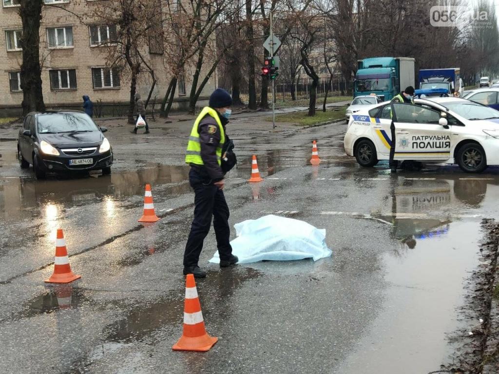 Автомобиль насмерть сбил криворожанку на "зебре"
