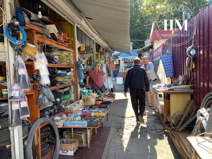 В Днепре закрывается Троицкий рынок