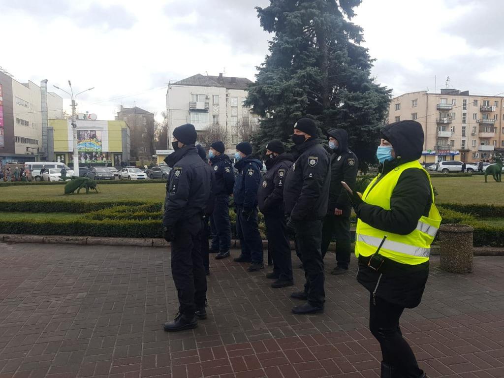 В Каменском проходит митинг в поддержку команд СК "Прометей"