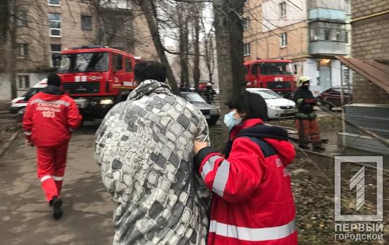 Из горящей многоэтажки пожарные спасли двух криворожан