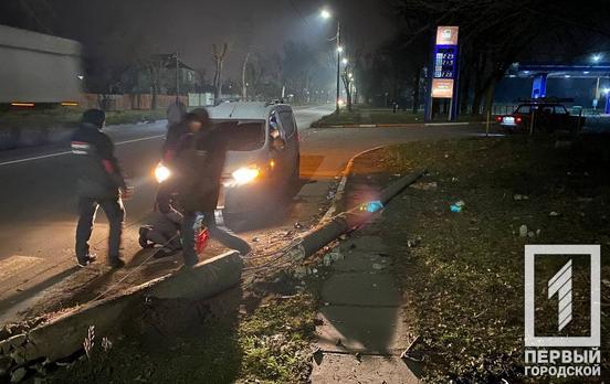 В Кривом Роге маршрутка с пассажирами влетела в столб