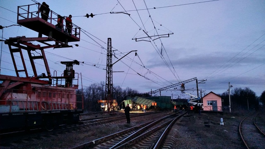 Перевернулся поезд