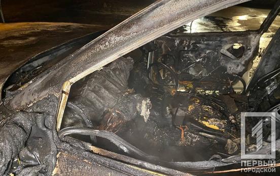 В Кривом Роге во время движения загорелся автомобиль такси