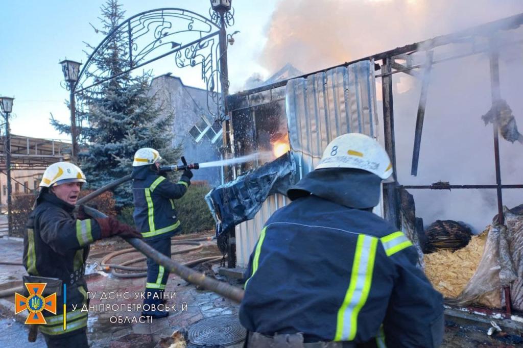 В Каменском дотла выгорел магазин секонд-хенда 