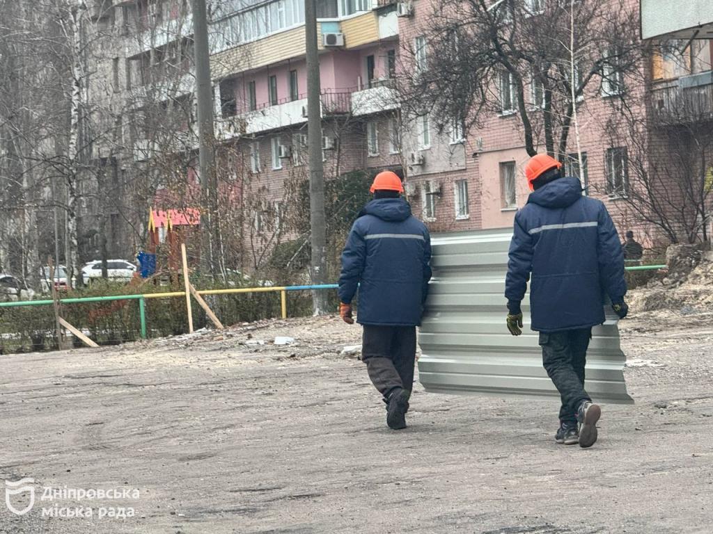 м
