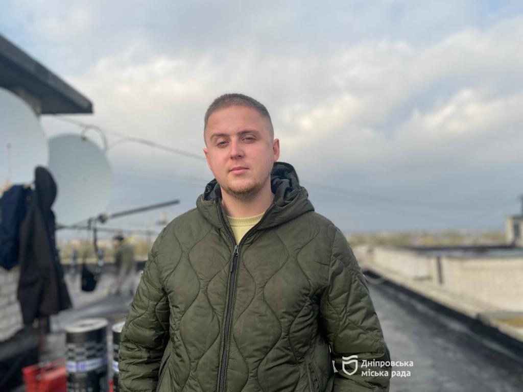 м