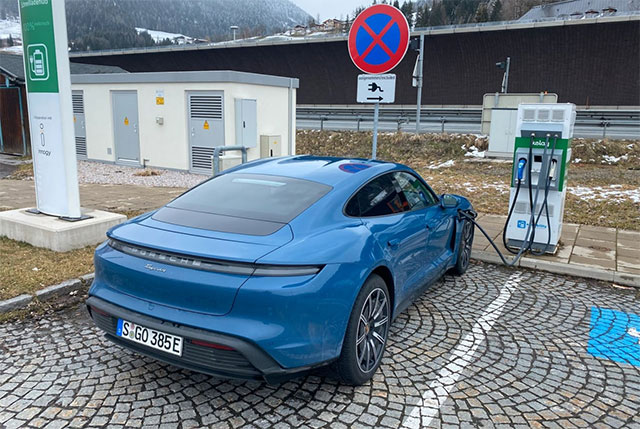  Porsche Taycan