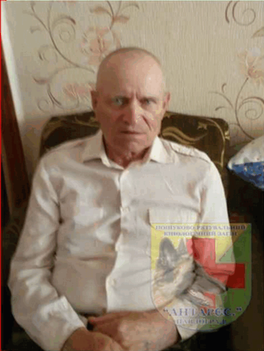 В Павлограде без вести пропал Василий Иващук. 13 июня мужчина гостил у сестры, которая проживает по улице Войновой, 8 а после ушел за продуктами и больше не возвращался.  Об этом стало известно на странице поисково-спасательный кинологический отряд «Антарес» в Facebook.   Приметы: рост 162-165 см, с правой стороны от позвоночника к животу след от ожога, на левой ноге наколка с надписью: «Они прошли 1000».  Был одет: рубашка с черно-белым рисунком, камуфляжные штаны, ярко-зеленая ветровка, черные туфли с пряжкой и клетчатая кепка. При себе у него были ключи от домофона, кнопочный телефон, розовый с черной крышкой.  Если у вас есть какая-либо информация о местонахождении Василия, обращайтесь по телефонам: 0509410476, 0681030015 или 102.