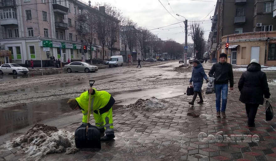 Мэр Каменского нагло кинул коммунальщиков, сделав заложниками жителей города