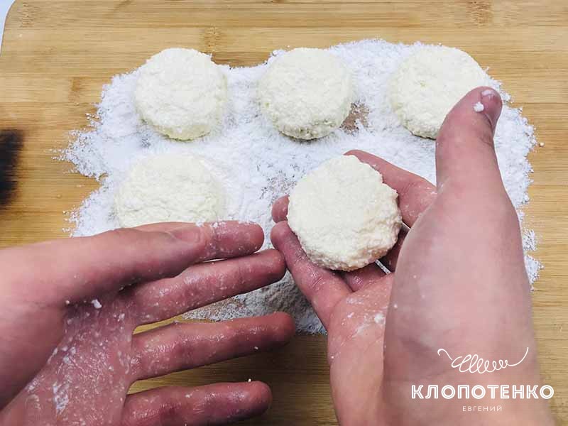 Сырники, которые всегда получаются: рецепт Евгения Клопотенко