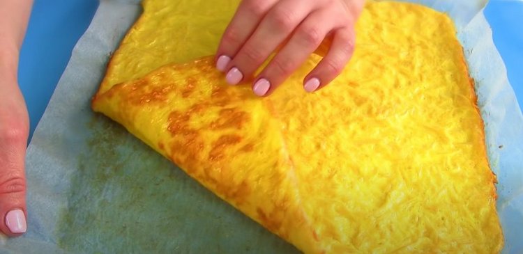 Что приготовить на Пасху: сырный рулет с курицей быстро и просто