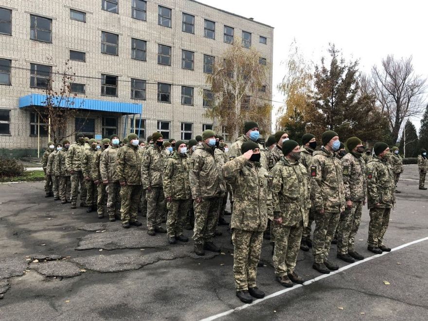 В Никополе торжественно встретили вернувшихся из зоны ООС бойцов 