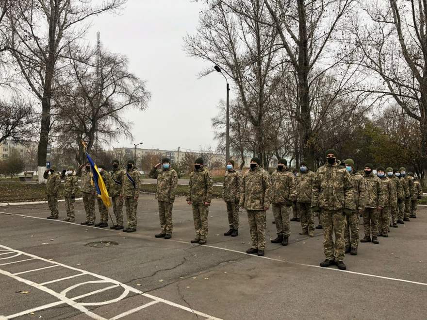 В Никополе торжественно встретили вернувшихся из зоны ООС бойцов 