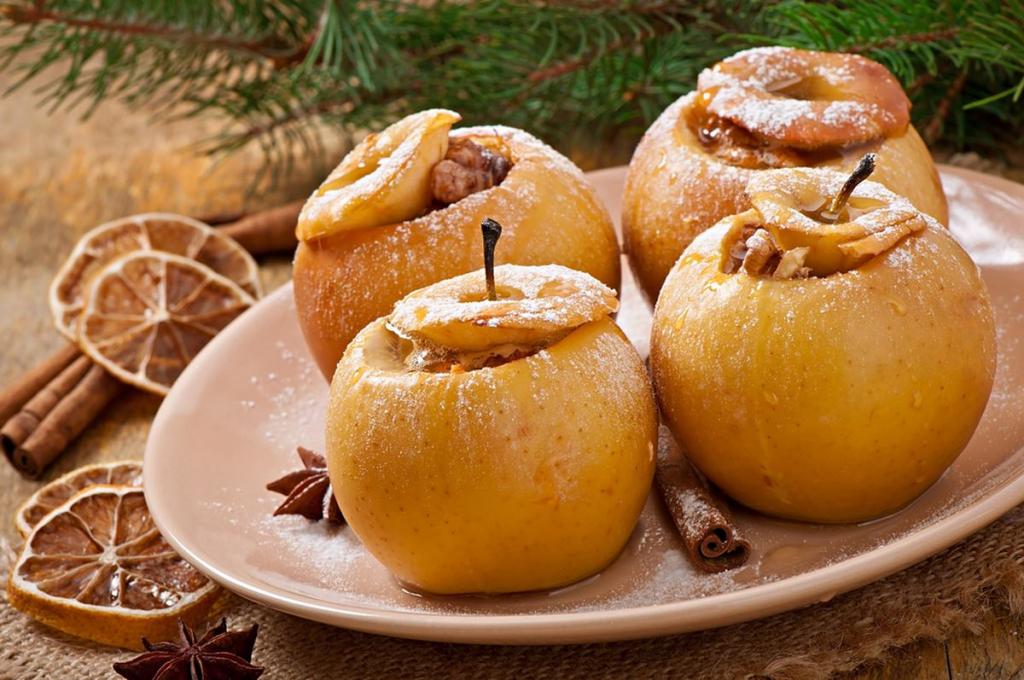 Печеные яблоки со сливочным соусом в духовке