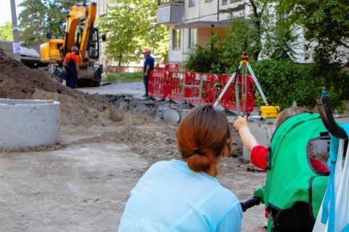 «Філатов піклується про нас, як про рідних!», — дніпряни схвалюють системне будівництво дощової каналізації у місті