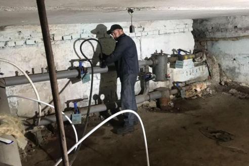 В Днепре на Гладкова коммунальщики подготавливают систему центрального отопления к холодам
