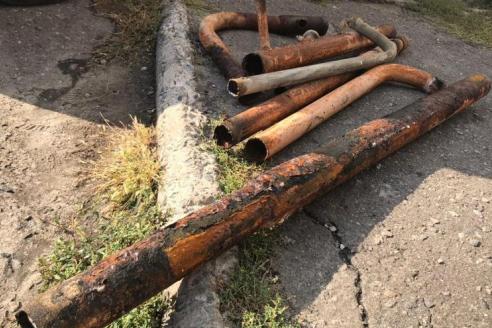 В Днепре в многоэтажном доме коммунальщики полностью заменили старый трубопровод