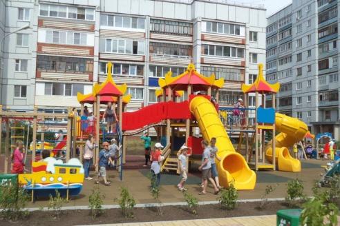 На детской площадке у мужчины случайно нашли оружие
