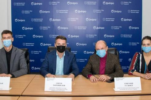 Лікарі та дніпряни із захопленням розповідають про оновлені медцентри міста